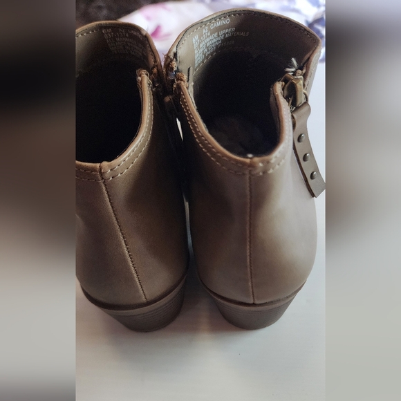 Arizona Jean Company Brown Ankle Booties with Side Zipper - Picture 5 of 8